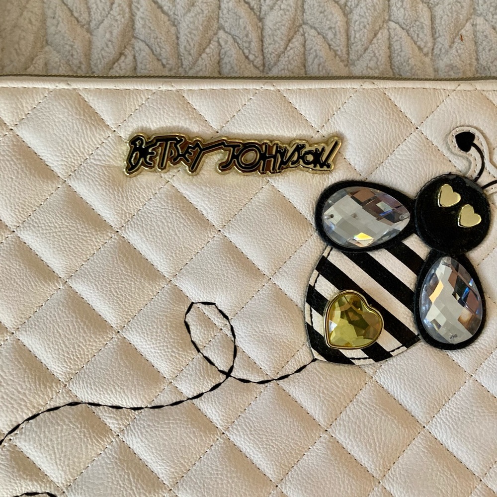 🐝 BETSEY JOHNSON 🐝 wristlet clutch - Picture 2 of 4